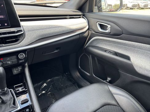 Used 2025 Jeep Compass Latitude AWD/4WD image 36