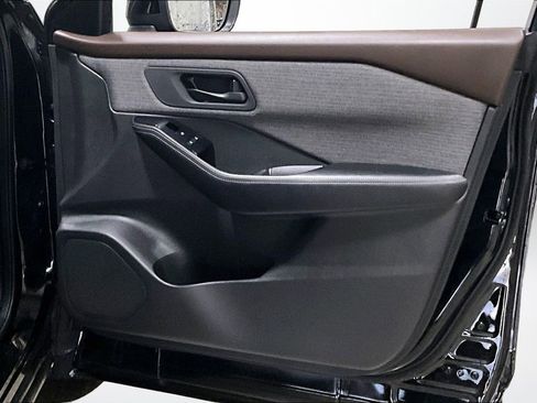 Used 2022 Nissan Rogue S image 25