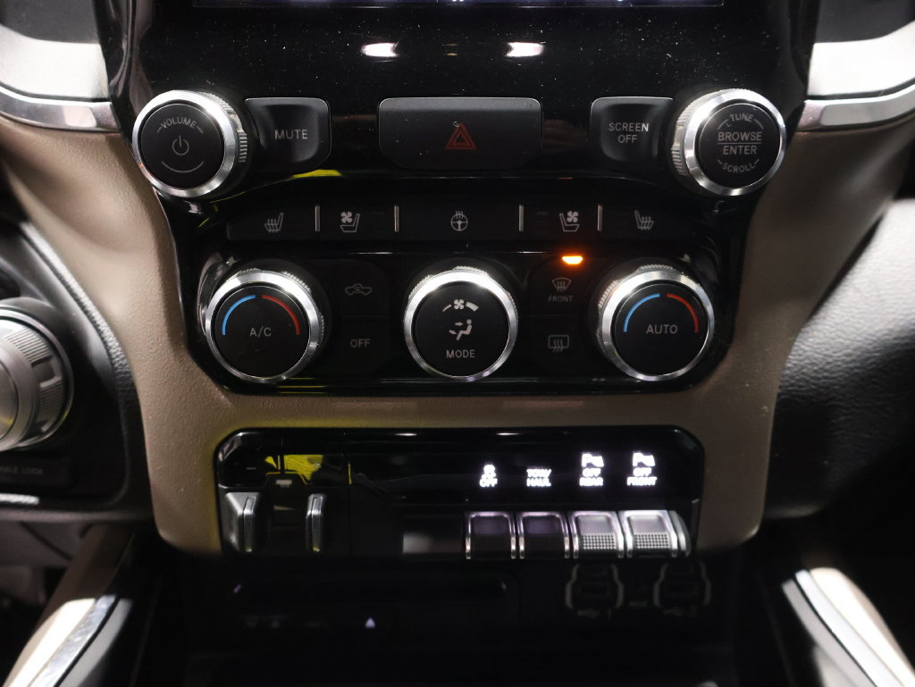 Used 2019 RAM 1500 Laramie AWD/4WD image 34