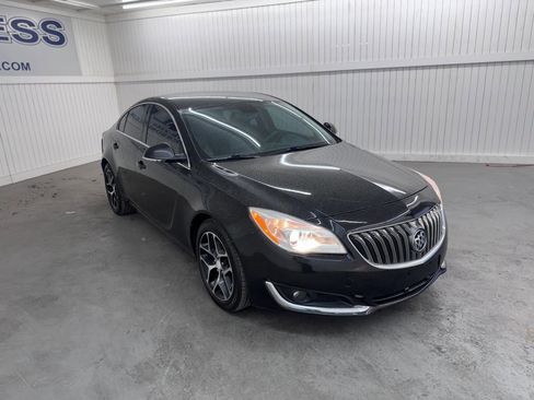 Used 2017 Buick Regal Sport Touring image 3