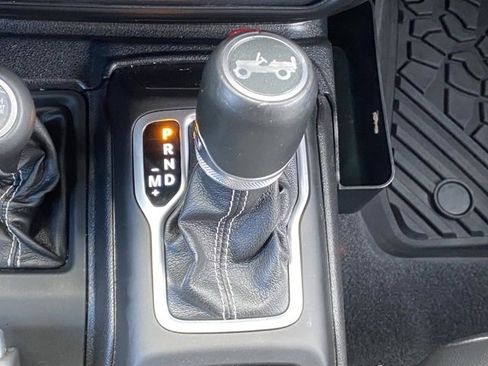 Used 2018 Jeep Wrangler Unlimited Sahara w/ Quick Order Package 24M Moab image 18