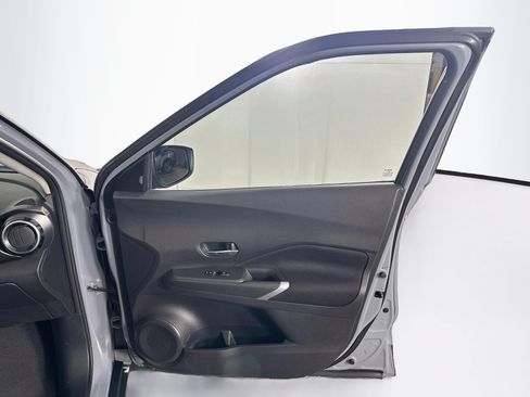 Used 2022 Nissan Kicks SV FWD image 29