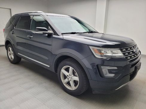 Used 2017 Ford Explorer XLT w/ Equipment Group 202A AWD/4WD image 11
