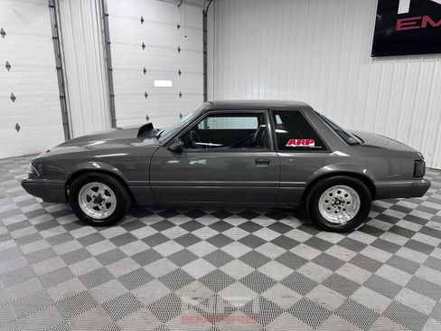 Used 1988 Ford Mustang LX RWD image 2