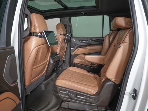 Used 2022 Cadillac Escalade ESV Premium Luxury w/ LPO, Radiant Package image 14