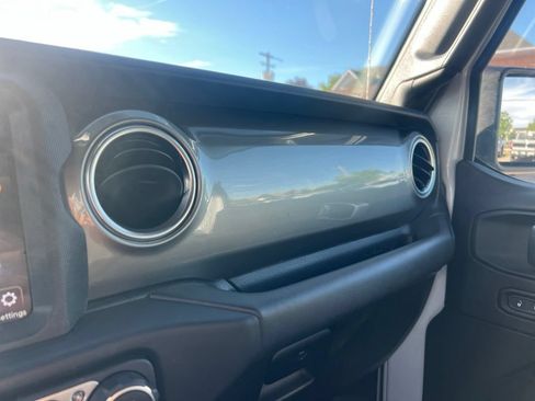 Used 2020 Jeep Wrangler Unlimited Sahara w/ Uconnect 4C Nav & Sound Group AWD/4WD image 23