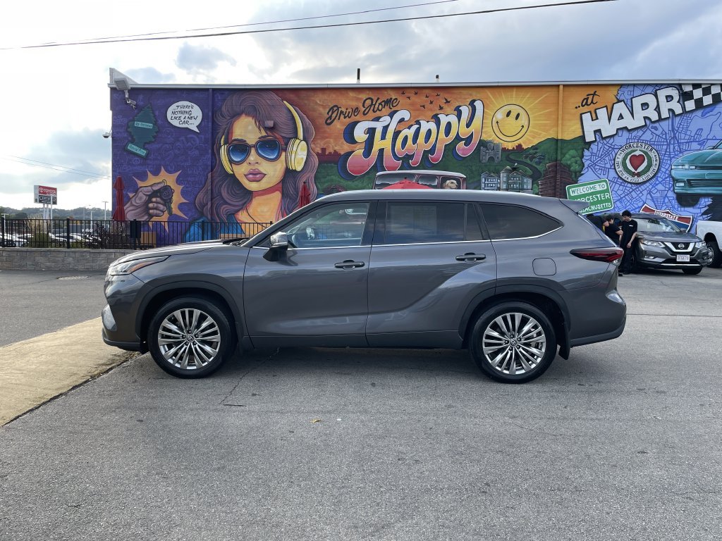 Used 2024 Toyota Highlander Platinum AWD/4WD image 2