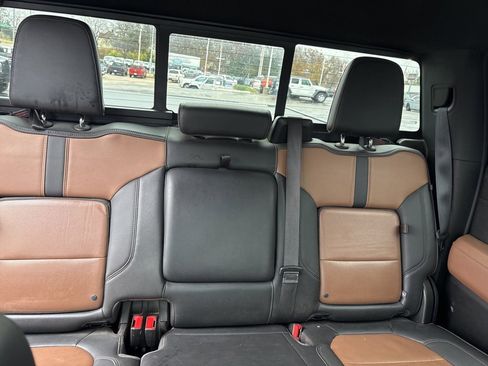 Used 2022 Chevrolet Silverado 1500 High Country w/ Technology Package image 9