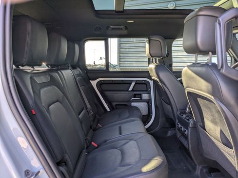 Used 2023 Land Rover Defender 130 X-Dynamic SE image 30