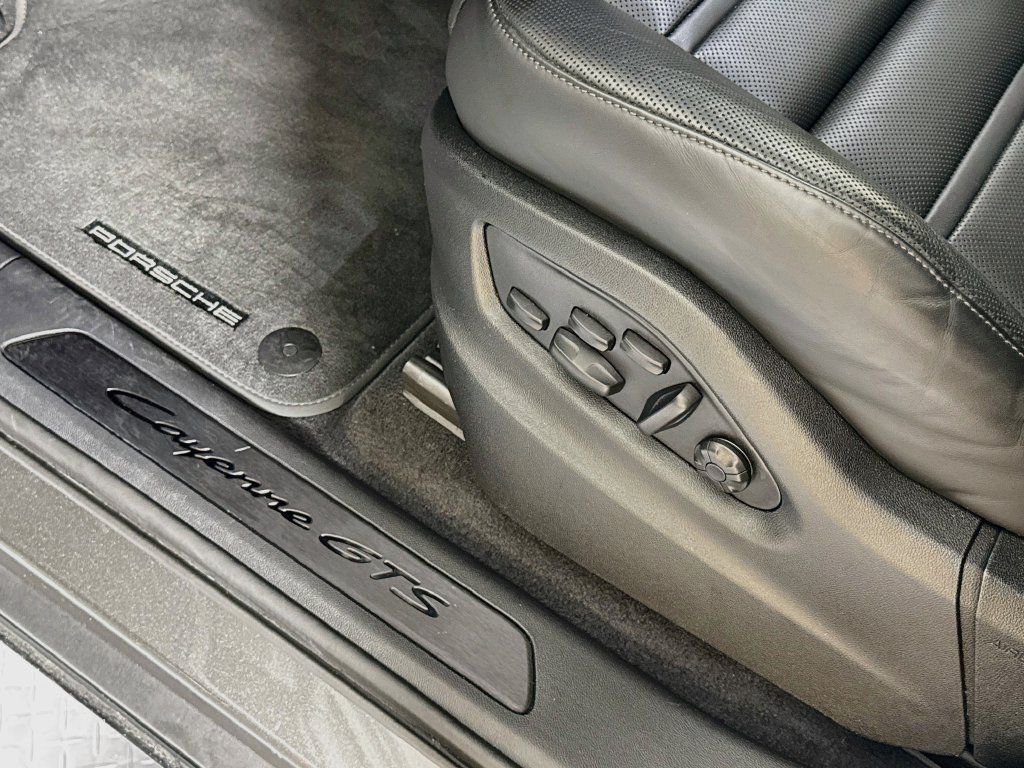 Certified 2025 Porsche Cayenne GTS AWD/4WD image 26