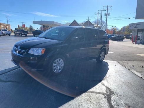 Used 2016 Dodge Grand Caravan SE w/ Quick Order Package 29E SE image 4