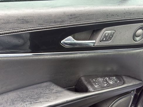 Used 2022 Lincoln Nautilus Reserve w/ Equipment Group 201A image 12