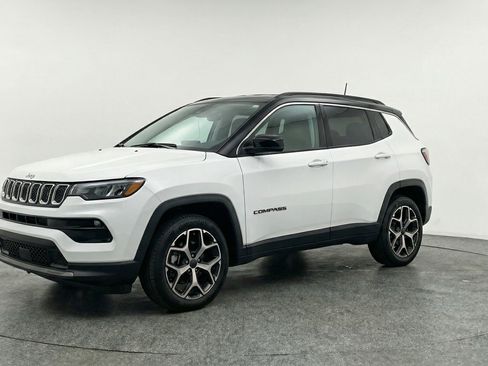 Used 2025 Jeep Compass Limited image 3
