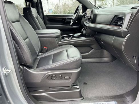 Used 2025 Chevrolet Suburban Z71 AWD/4WD image 14