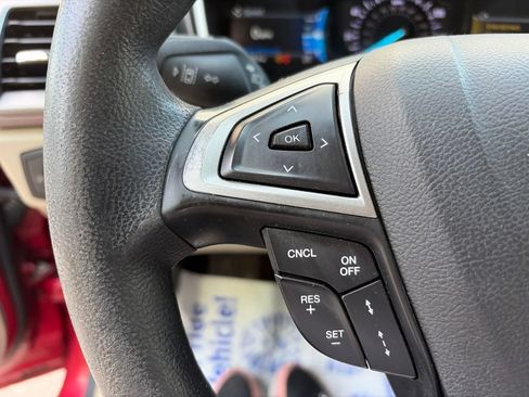 Used 2020 Ford Fusion SE FWD image 9
