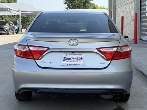 Used 2017 Toyota Camry SE FWD image 5