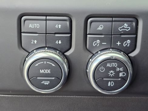 Used 2022 GMC Sierra 1500 AT4 AWD/4WD image 17