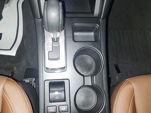 Used 2017 Subaru Outback 3.6R Touring image 37