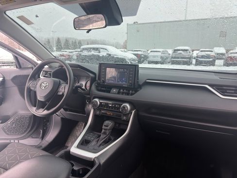 Used 2021 Toyota RAV4 XLE image 17