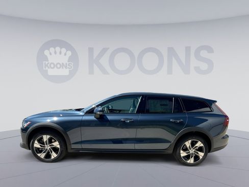 New 2026 Volvo V60 B5 Cross Country Plus w/ Climate Package AWD/4WD image 2