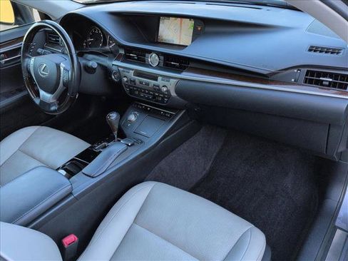 Used 2015 Lexus ES 350 w/ Luxury Package image 22