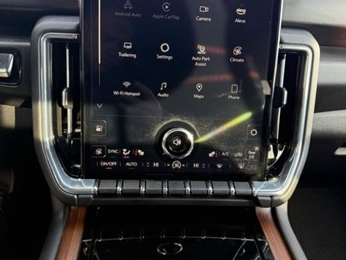 Used 2025 GMC Yukon Denali image 12