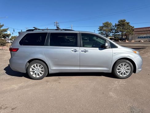 Used 2016 Toyota Sienna XLE Premium image 7