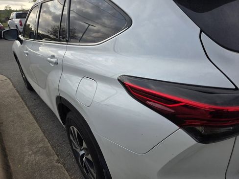 Used 2020 Toyota Highlander XLE image 6