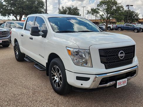 Used 2024 Nissan Titan SV w/ SV Convenience Package AWD/4WD image 7