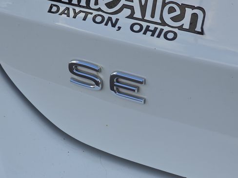 Used 2024 Volkswagen Taos SE AWD/4WD image 17