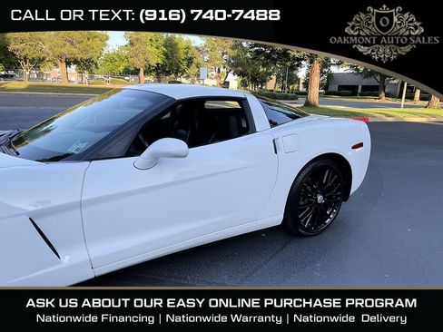 Used 2011 Chevrolet Corvette Coupe w/ 1LT RWD image 4