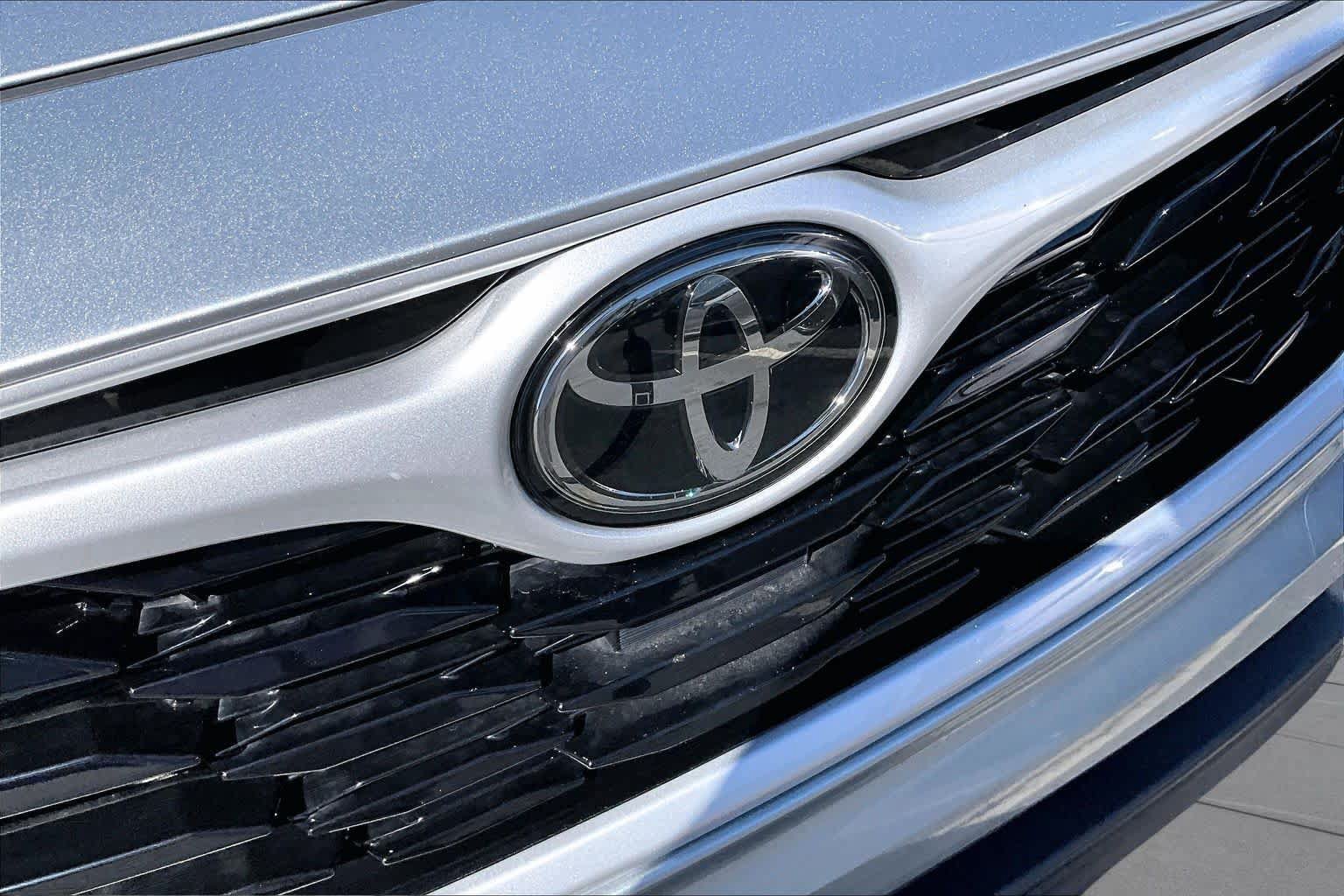 Used 2023 Toyota Highlander XLE FWD image 28