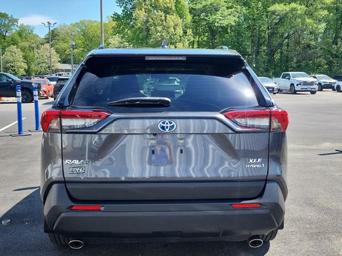 Used 2022 Toyota RAV4 XLE Premium image 4
