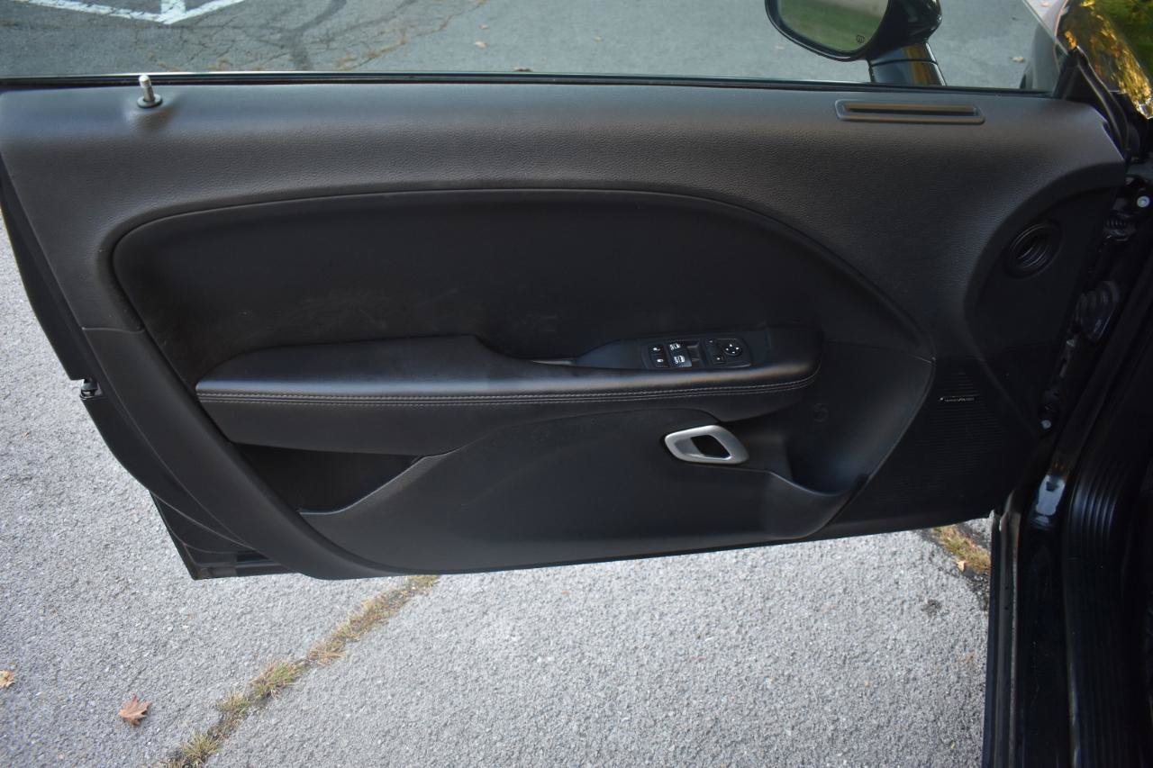 Used 2016 Dodge Challenger SRT RWD image 16