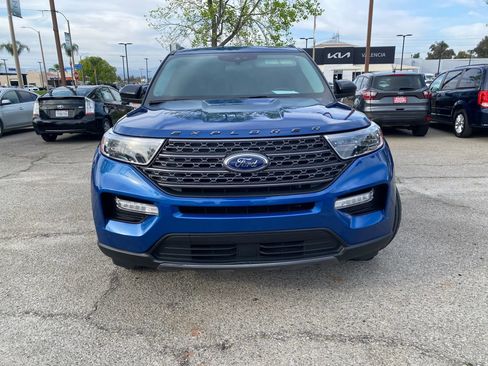 Used 2022 Ford Explorer XLT w/ Equipment Group 202A image 8