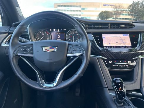 Used 2025 Cadillac XT6 Premium Luxury w/ Technology Package image 16