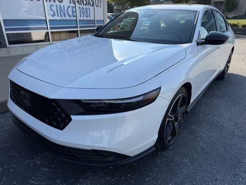 Used 2025 Honda Accord Sport image 10