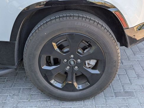 Certified 2024 Land Rover Defender 90 X-Dynamic SE image 19