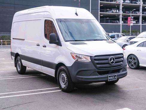 Used 2022 Mercedes-Benz Sprinter 2500 image 3