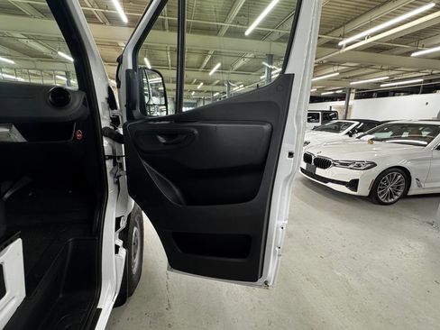 Used 2020 Mercedes-Benz Sprinter 3500 image 9