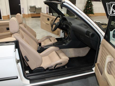Used 1988 BMW 325i Convertible image 7