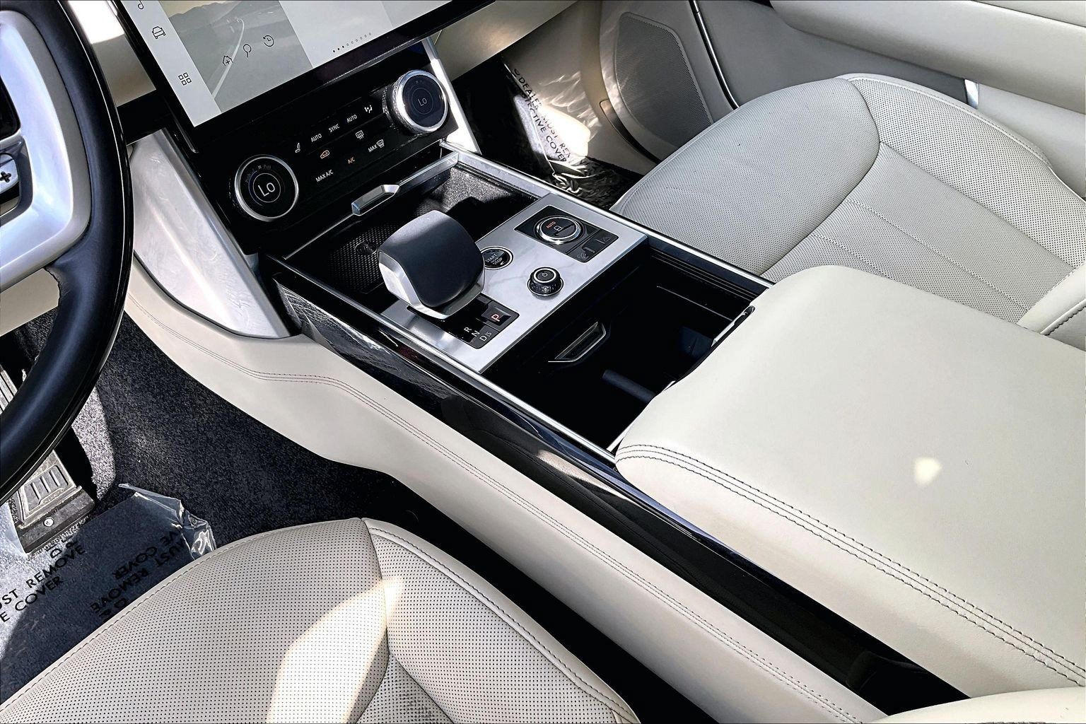 Certified 2023 Land Rover Range Rover SE AWD/4WD image 14