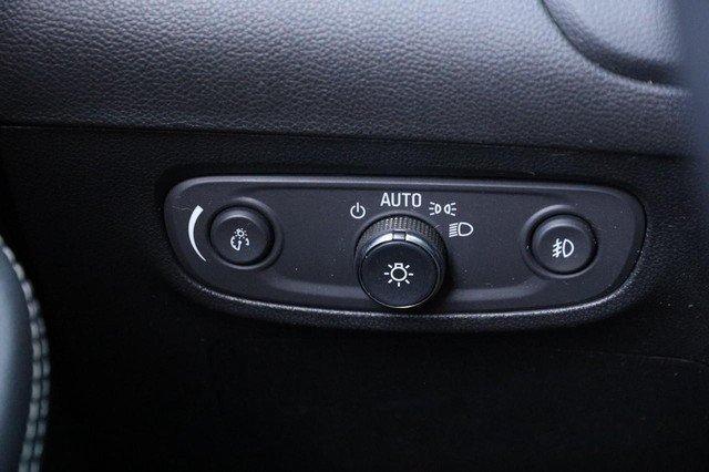 Used 2022 Buick Encore GX Select w/ Sport Touring Package FWD image 21