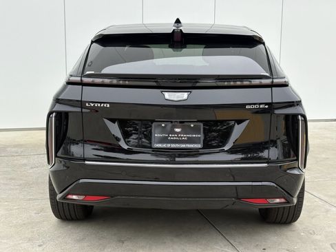 New 2026 Cadillac Lyriq Luxury AWD/4WD image 8