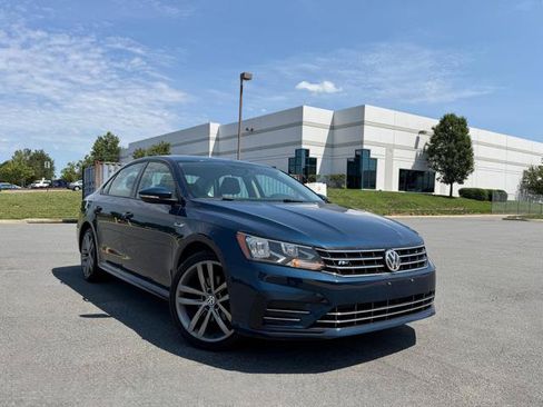 Used 2018 Volkswagen Passat 2.0T S FWD image 2