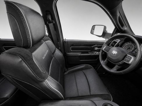Used 2022 RAM 3500 Laramie AWD/4WD image 11