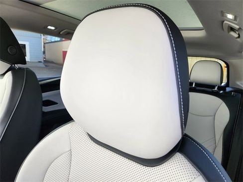 New 2026 Volkswagen Tiguan SE image 13