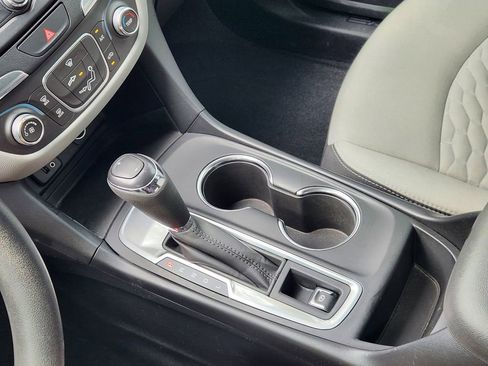 Used 2018 Chevrolet Equinox LS image 19