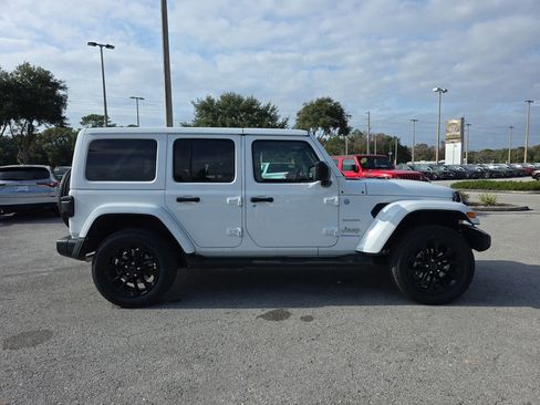 Used 2024 Jeep Wrangler Unlimited Sahara image 2