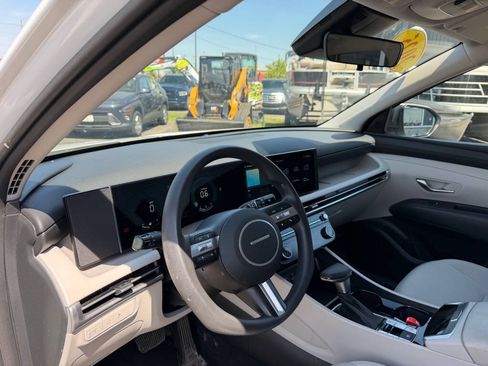 Used 2025 Hyundai Tucson SEL AWD/4WD image 14